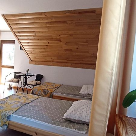 Zacisze Drwala Guest House Лутовиска Стая снимка