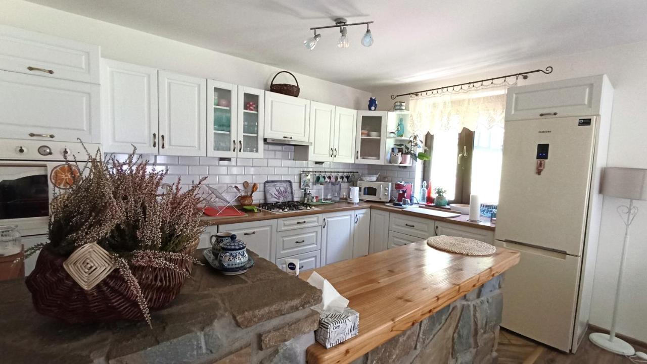 Zacisze Drwala Guest House Лутовиска Екстериор снимка