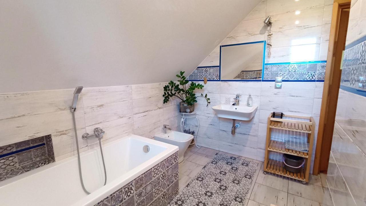 Zacisze Drwala Guest House Лутовиска Екстериор снимка
