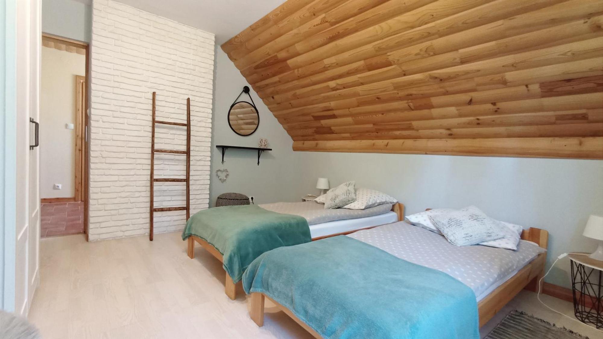 Zacisze Drwala Guest House Лутовиска Стая снимка