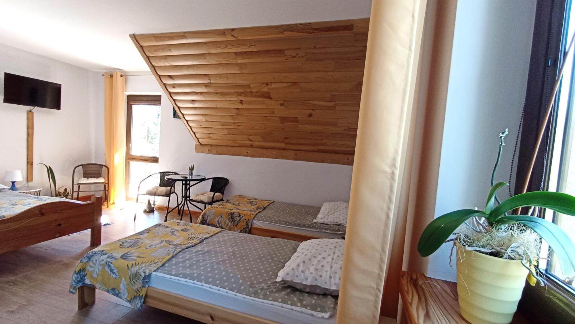 Zacisze Drwala Guest House Лутовиска Стая снимка